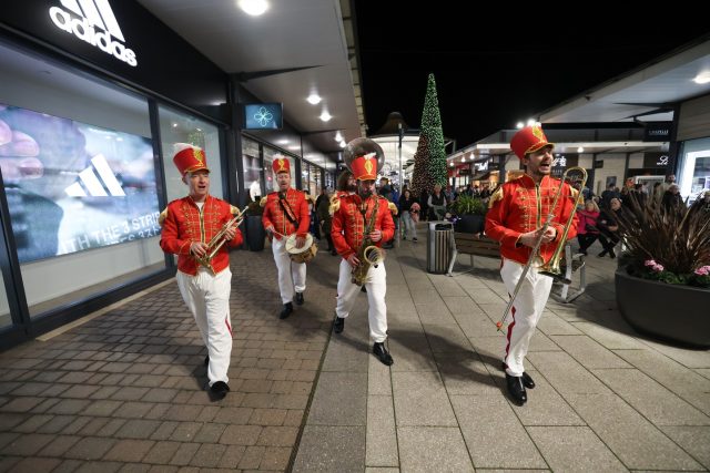 Thank you to everyone who joined us for our Christmas Launch at Dalton Park Outlet! Your festive spirit made the day truly magical🎄✨A huge thank you to @alfiejoey.art for hosting with so much energy and cheer, and to @stephhoughton2 for launching our spectacular firework countdown🎆