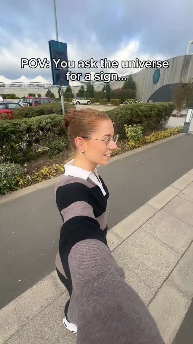 If that’s not a sign, we don’t know what is 👀❄️ Shop up to 70% off world famous brands in our Winter Sale🛍️#daltonpark #askedforasign #wintersale #shopping #outlet