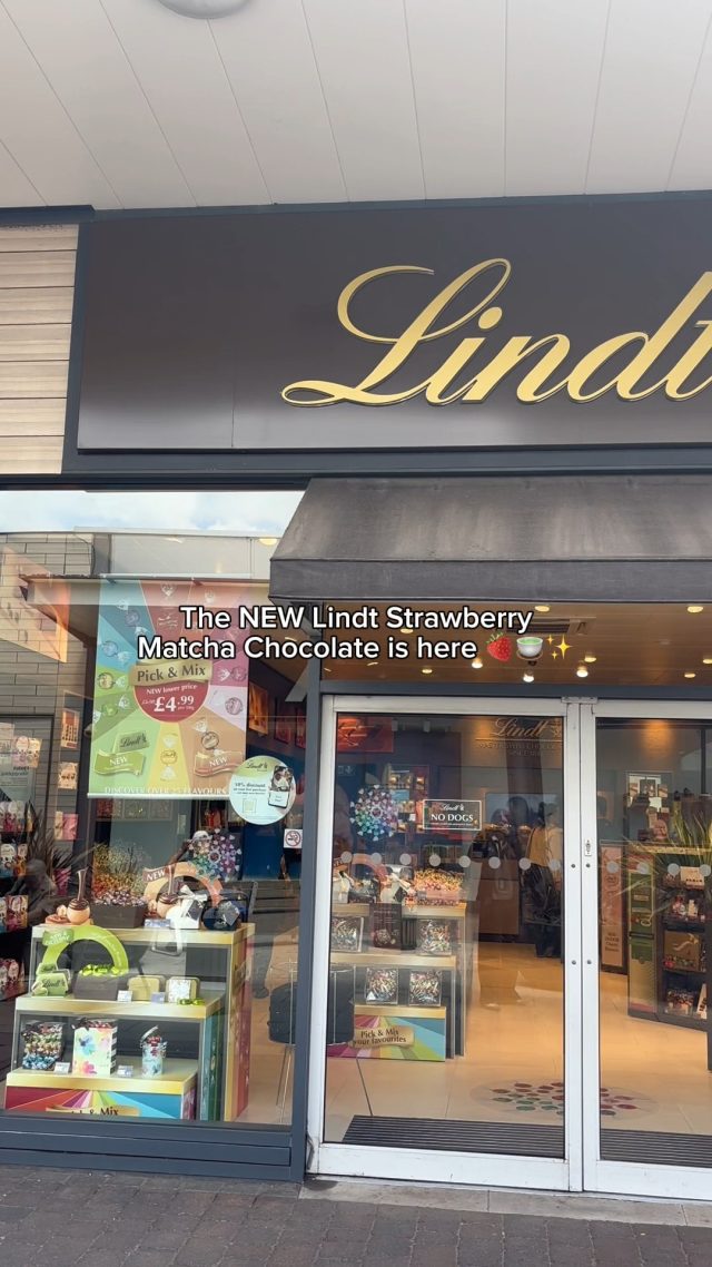 Calling all matcha lovers... your new fave sweet treat is here ๐๐ตThis is your sign to try the @lindtuk Tokyo Style Matcha & Strawberry bar ๐
